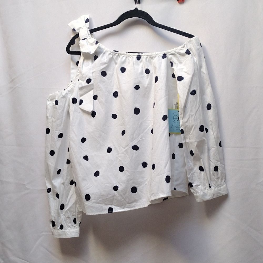 Cece peekaboo top